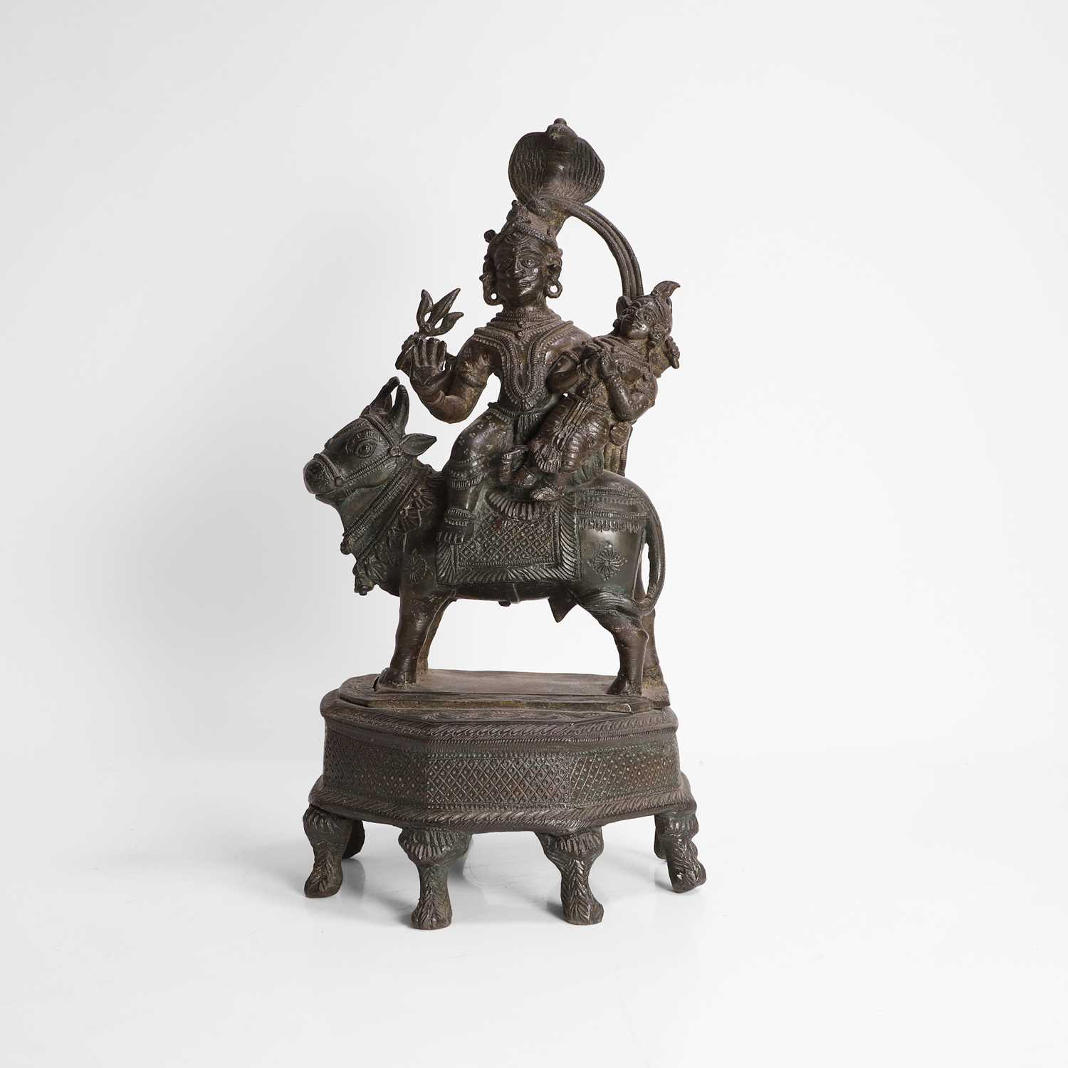 Lot 86 - A bronze figural group