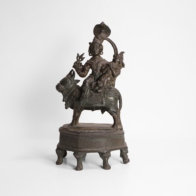 Lot 86 - A bronze figural group