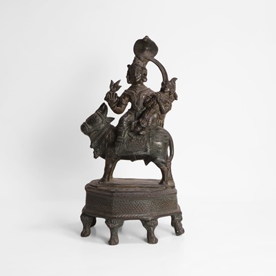 Lot 86 - A bronze figural group