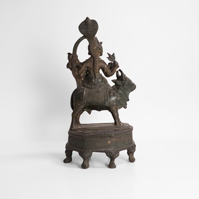 Lot 86 - A bronze figural group