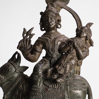 Lot 86 - A bronze figural group