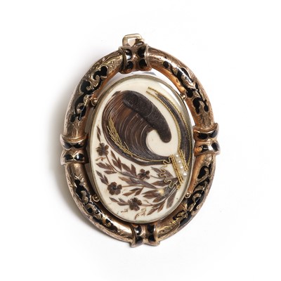 Lot 7 - An enamel mourning pendant