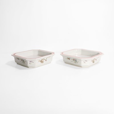 Lot 111 - A pair of Chinese famille rose planter stands