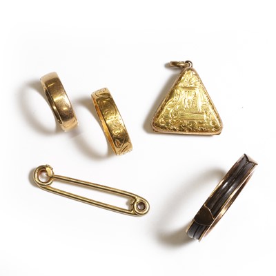 Lot 289 - A group of antique and later gold jewellery