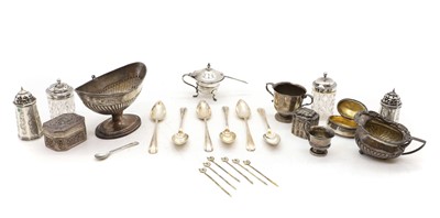 Lot 20 - A collection of silver items