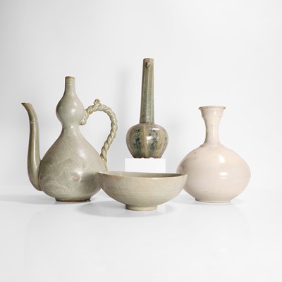 Lot 47 - A collection of Korean ceramics