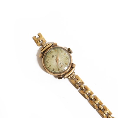 Lot 422 - A ladies' 9ct gold mechanical bracelet watch