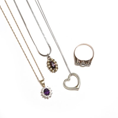 Lot 274 - A small group of gold and costume jewellery