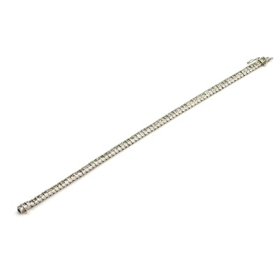 Lot 78 - An 18ct white gold diamond line bracelet