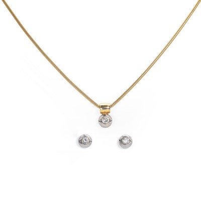 Lot 62 - An 18ct gold and platinum diamond necklace and earring set