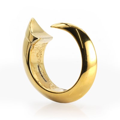 Lot 167 - A silver gilt 'Tusk' ring, by Shaun Leane