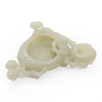 Lot 66 - A Chinese jade brush washer