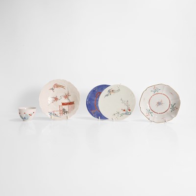 Lot 25 - A collection of Japanese Kakiemon-type ceramics