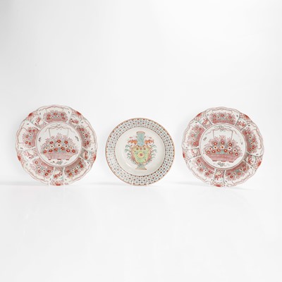 Lot 59 - A pair of Chinese export wucai plates