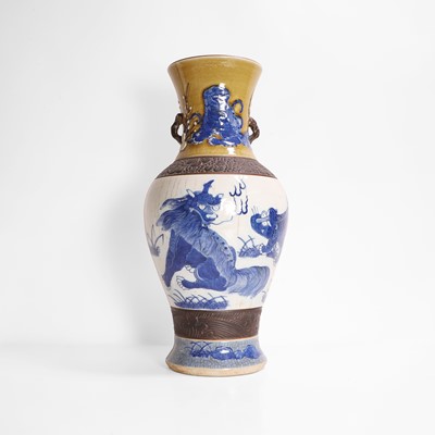 Lot 60 - A Chinese blue and white vase