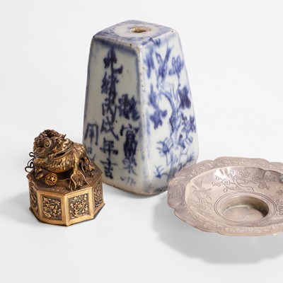 Lot 86 - A Chinese silver-gilt box and cover