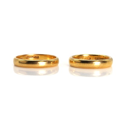 Lot 374 - Two 22ct gold wedding rings