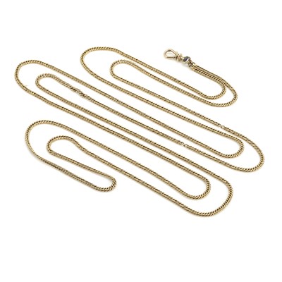 Lot 332 - A curb link muff chain