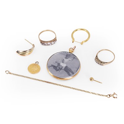 Lot 263 - A group of gold jewellery