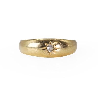 Lot 11 - A Victorian 18ct gold star set diamond ring
