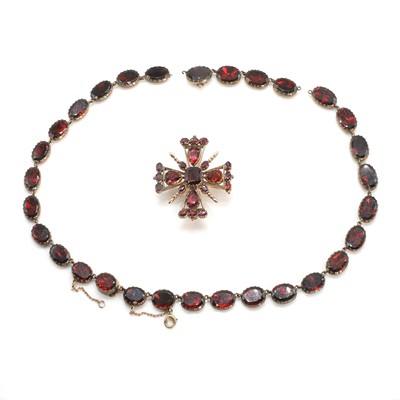Lot 3 - A Georgian garnet set rivière necklace and a brooch