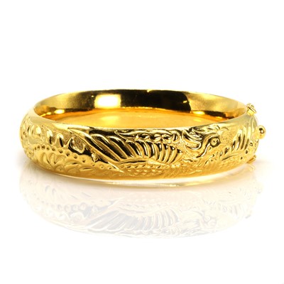 Lot 311 - A gold hinged bangle