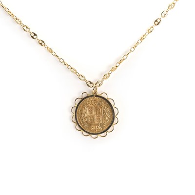 Lot 385 - A sovereign coin pendant