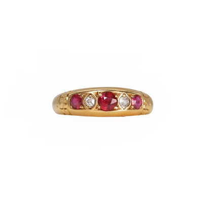 Lot 12 - An Edwardian 18ct gold ruby and diamond ring