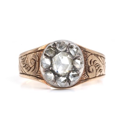 Lot 8 - An antique rose cut diamond cluster ring