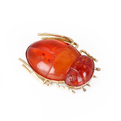 Lot 140 - An amber scarab beetle brooch
