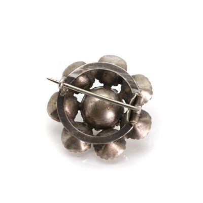 Lot 3 - An antique foiled paste brooch