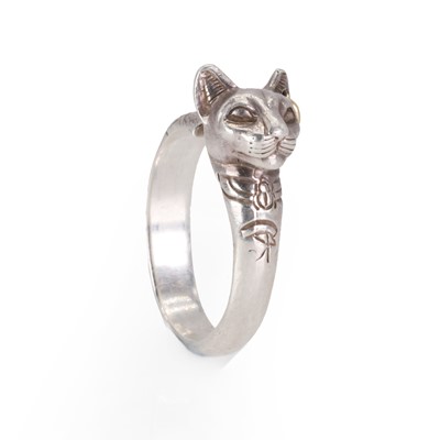 Lot 176 - A French silver novelty ring