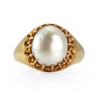 Lot 155 - A blister pearl ring