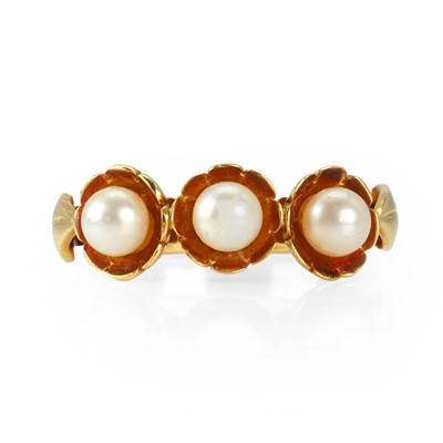 Lot 157 - An 18ct gold simulated pearl three stone ring