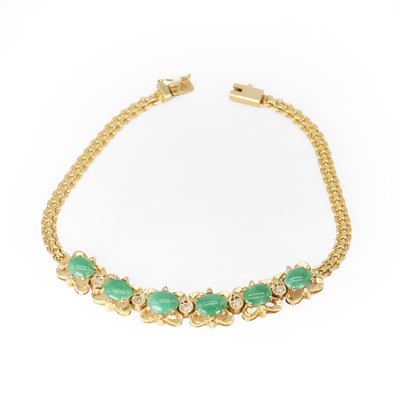 Lot 98 - A gold jade and diamond bracelet