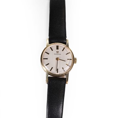 Lot 419 - A ladies' 9ct gold Omega mechanical strap watch