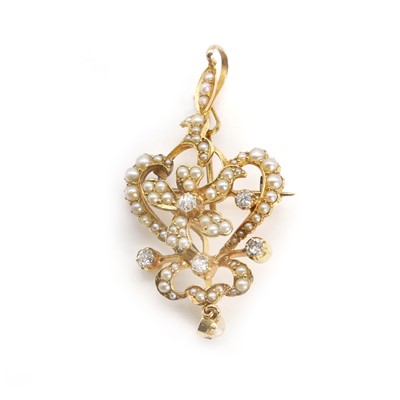 Lot 33 - A Victorian pearl and diamond brooch / pendant
