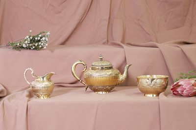 Lot 326 - A Victorian silver-gilt three-piece bachelor's service