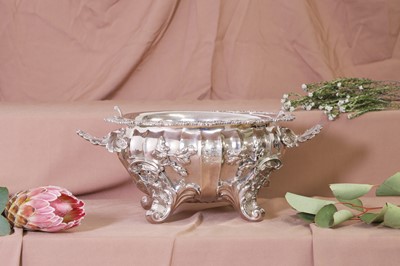 Lot 324 - A Victorian silver soufflé dish and liner