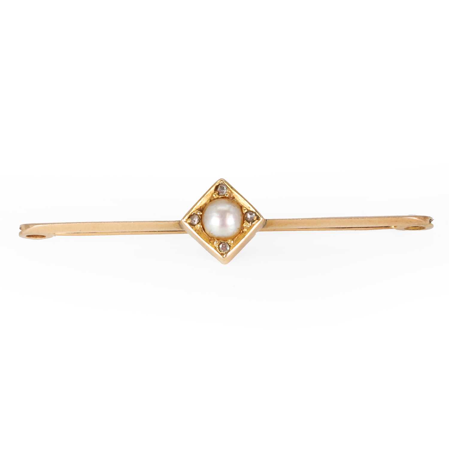 Lot 47 - An Edwardian split pearl and diamond bar brooch