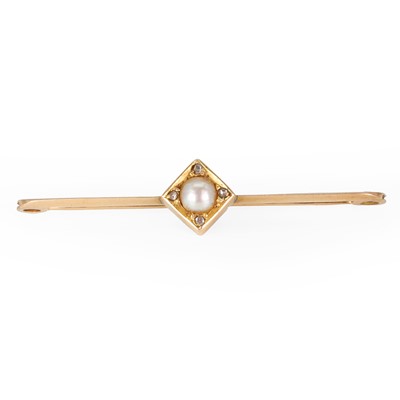 Lot 47 - An Edwardian split pearl and diamond bar brooch