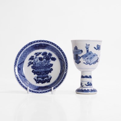 Lot 8 - A Chinese blue and white saucer