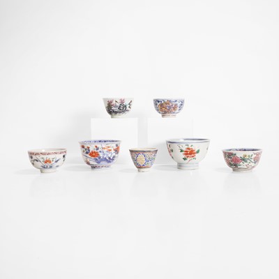 Lot 104 - A collection of Chinese export teacups