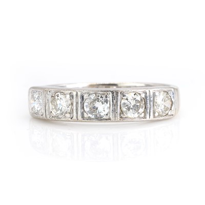 Lot 194 - An 18ct white gold five stone diamond half eternity ring