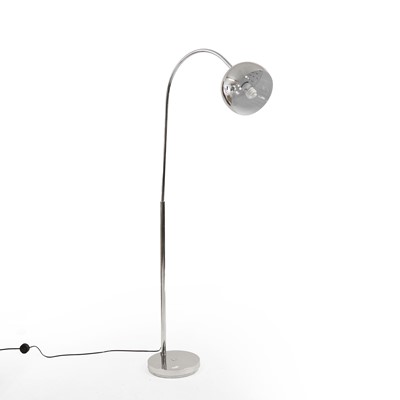Lot 551 - A chrome 'Arc' floor lamp