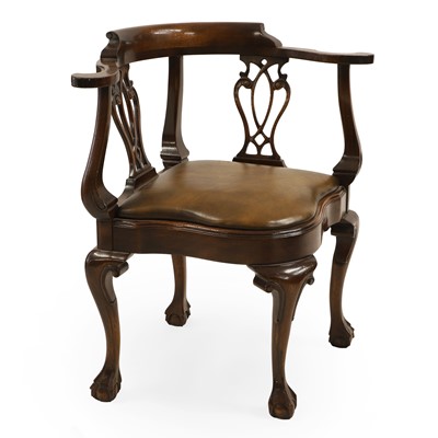 Lot 558 - A Georgian-style mahogany corner chair