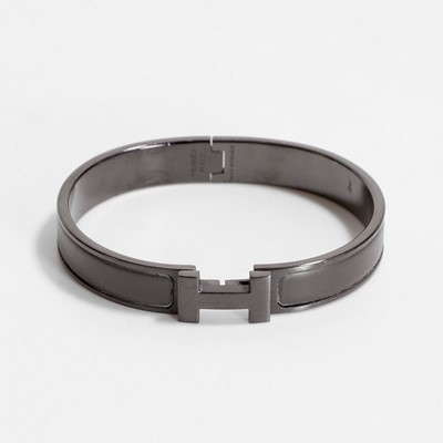 Lot 172 - A Hermes black click 'H' bangle