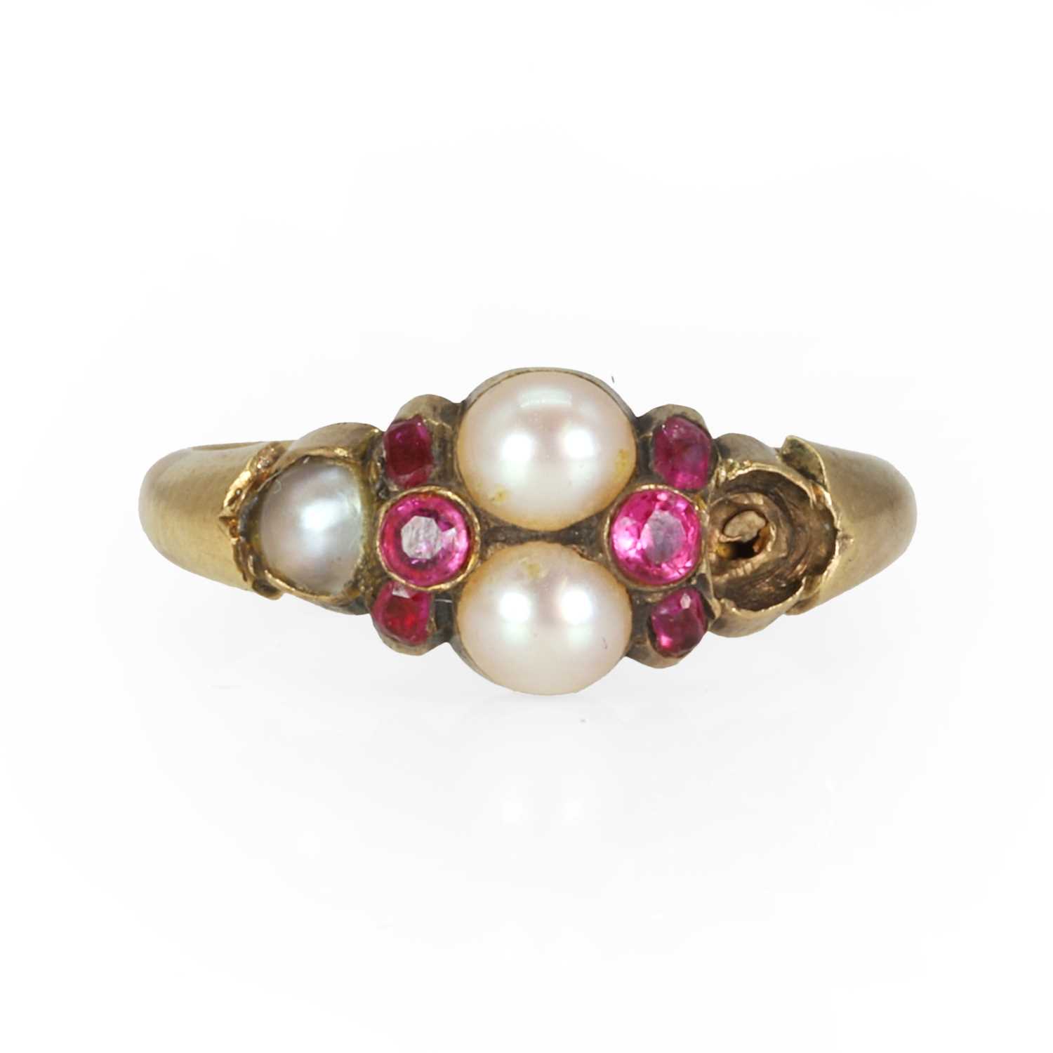 Lot 9 - An antique split pearl and ruby ring