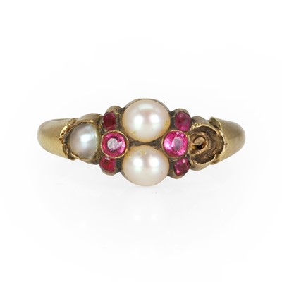 Lot 9 - An antique split pearl and ruby ring