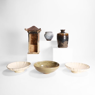 Lot 517 - A collection of Chinese ceramics